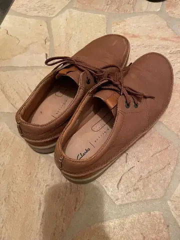 Clarks 브라운 가죽 신발