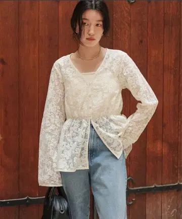 titivate V넥 페플럼 디자인 레이스 블라우스