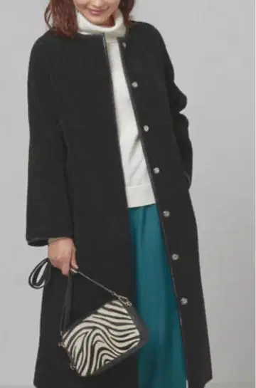 Torrazzo Donna 보아 소재 페이크 무스탕 노카라 블랙