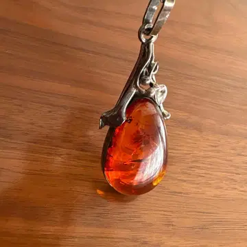 발트해 앰버 펜던트