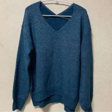 V넥 스웨터