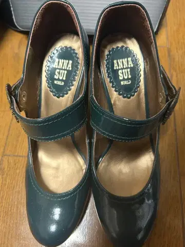 ANNA SUI 다크 그린 하이힐