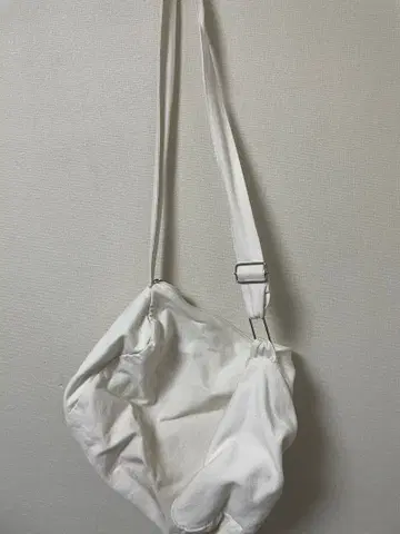 화이트 캔버스 숄더백 숄더백