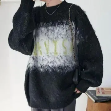 Discoat 그라데 샤기 자카드 로고 니트