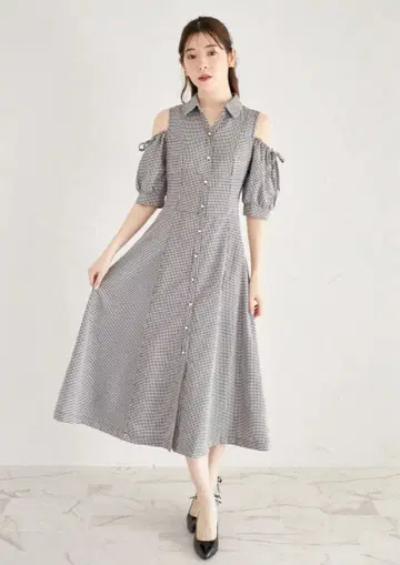 리본 포함 오픈 숄더 백 레이스업 깅엄 체크 셔츠 원피스