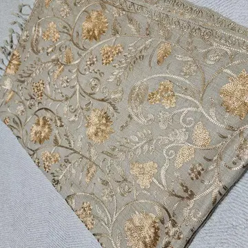 추위를 피하기 위해! 캐시미어 자수 숄