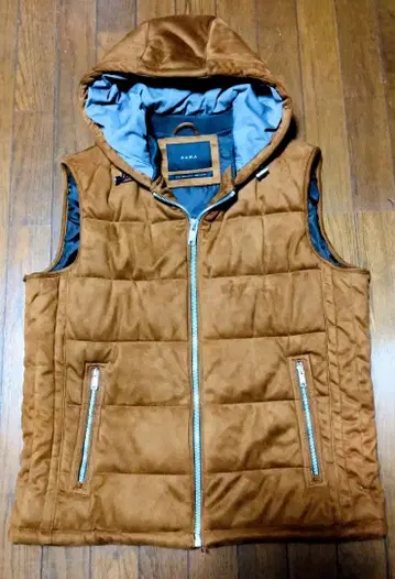 ZARA 후드 부착 다운 베스트 (XL 사이즈)