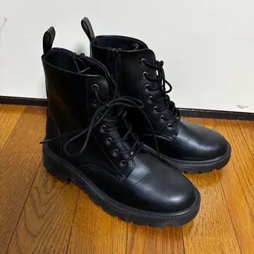 블랙 레이스업 부츠 M 사이즈