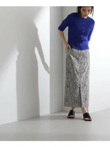 NATURAL BEAUTY BASIC 모노톤 자카드 내로우 스커트