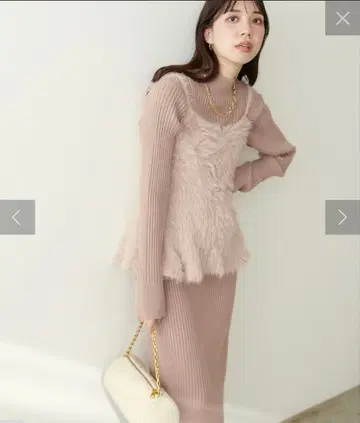 내추럴 꾸뛰르 리브 니트 원피스 x 페플럼 샤기 뷔스티에 핑크