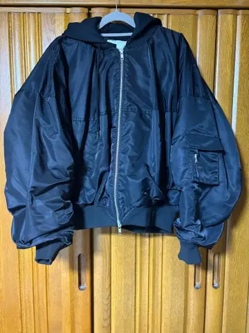 emmi 후드 부착 봄버 블루종