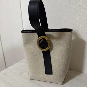 Mila owen 베이지와 블랙 토트백