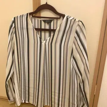 [ 새상품급 ] BOSCH 스트라이프 V넥 셔츠 블라우스