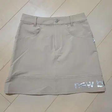 new balance 베이지 미니 스커트