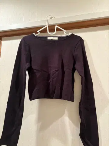 PUBLIC TOKYO 다크 퍼플 크롭 상의