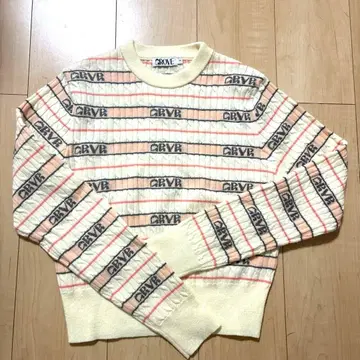 6일 한정 가격 인하했습니다. GROVE 크롭 스웨터 F 사이즈