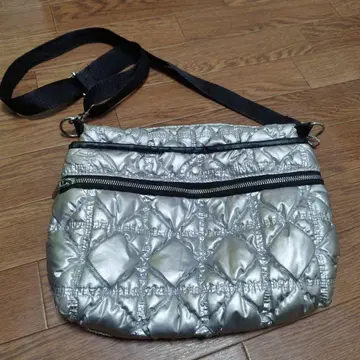 실버 퀼팅 숄더백