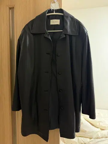 NOTHING WRITTEN 블랙 가죽 코트