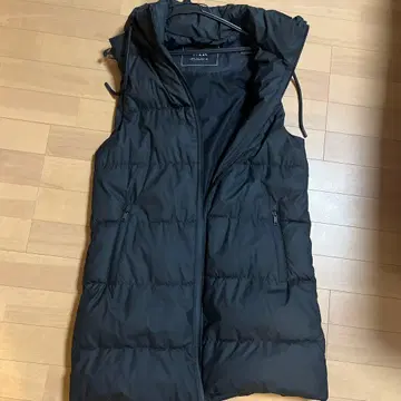 ZARA 블랙 다운 베스트 S 사이즈