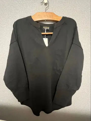 허그아워 롱 슬리브 V넥 티셔츠 택 포함 새상품