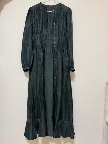 다크 그린 롱 드레스 버튼 포함