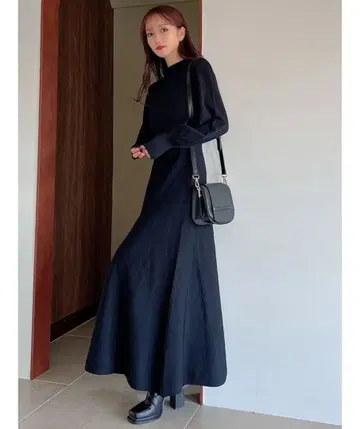 RESEXXY 롱 플레어 니트 원피스