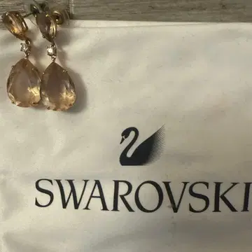 SWAROVSKI 베이지 드롭형 귀걸이