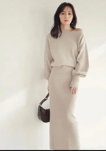 어뉴앙스 라쿤 혼방 아지메 넥 니트 셋업