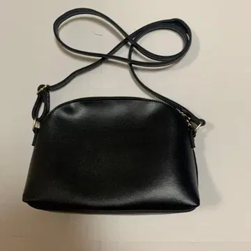 블랙 합성 피혁 숄더백