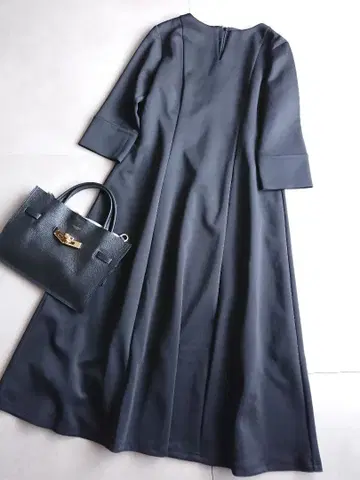 미사용 ur's 본딩 키넥 허리 쉐이프 원피스