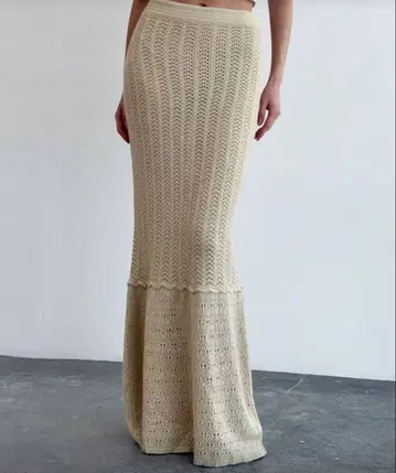 베이지 니트 타이트 스커트 플레어 밑단