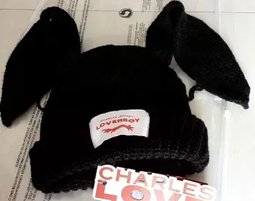LOVERBOY 블랙 니트 모자 토끼 귀