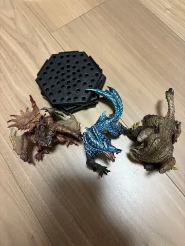 몬스터 헌터 3체 묶음 판매 피규어