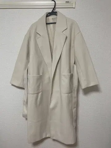 크림색 롱 코트 벨트 포함