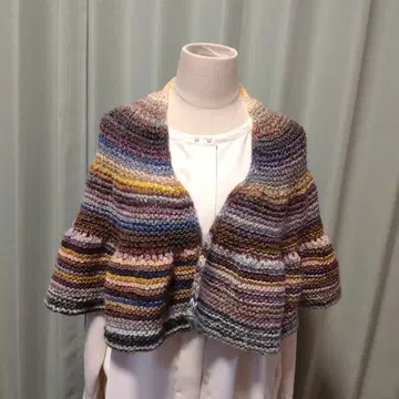 가을 컬러의 컬러풀한 반원 숄