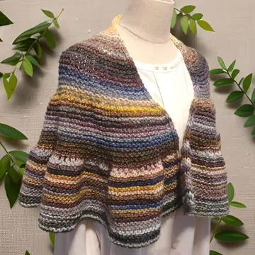 가을 컬러의 컬러풀한 반원 숄 케이프