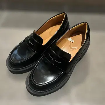 유니클로 블랙 로퍼 통굽 23.5cm 상자 없음