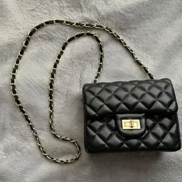 블랙 퀼팅 숄더백