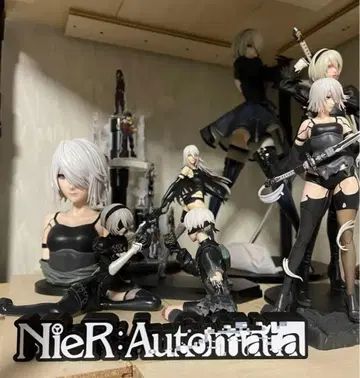 니어 오토마타 로고 피규어