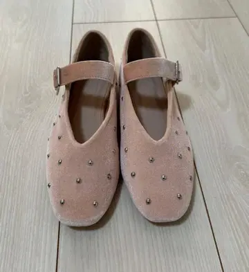 미사용 새상품 핑크 스웨이드 스터드 펌프스