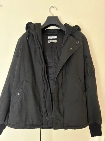 BEAUTY&YOUTH 블랙 다운 자켓