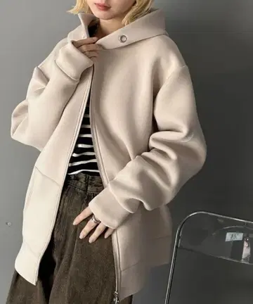 Classical Elf. 베이지 후드 부착 BIG 실루엣 후드티