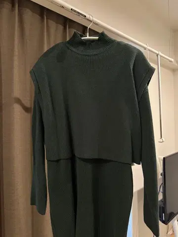 다크 그린 터틀넥 니트 원피스