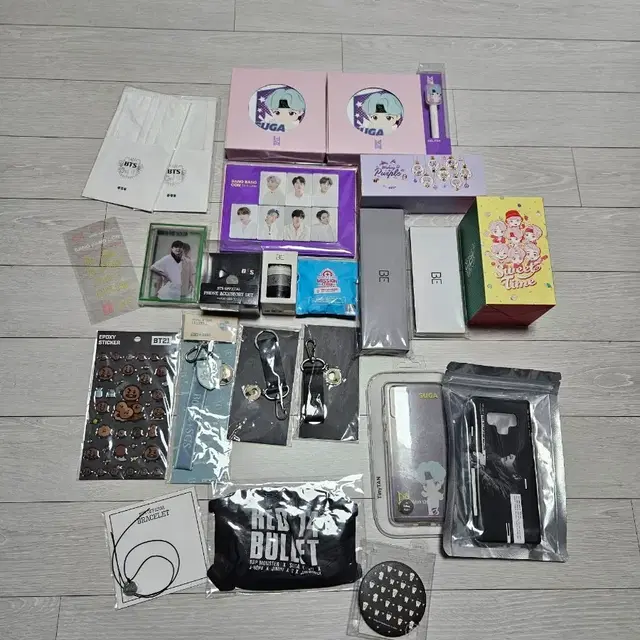 방탄소년단 굿즈 묶음 (BT21, BE 등)
