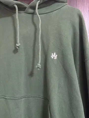 올리브색 후드티