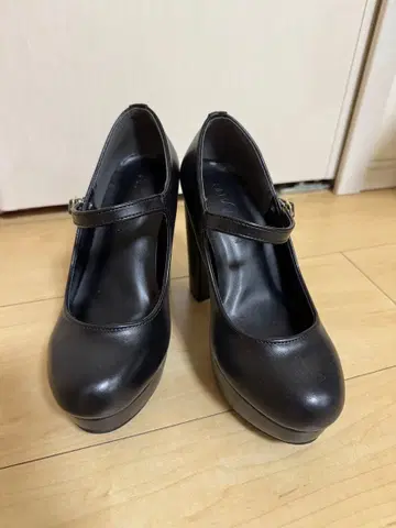 유메텐보 블랙 스트랩 하이힐