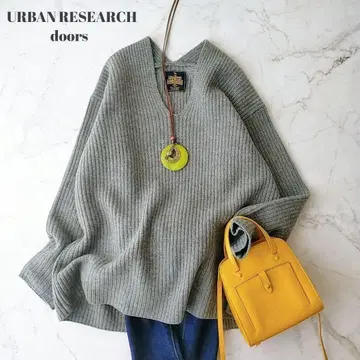 새상품급 어반 리서치 도어스 V넥 울 스웨터 울 혼방 꽈배기 니트