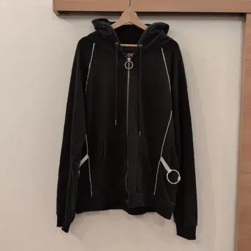 QY 블랙 후드 부착 후드티