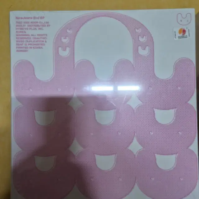 미개봉 뉴진스 비치백 앨범 팝니다.