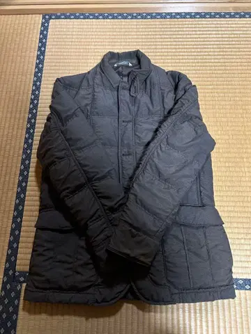 다크 그레이 퀼팅 다운 자켓